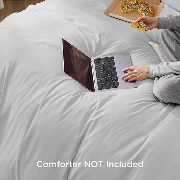 Queen Duvet with 2 Pillow cases - 90 by 90 - Silver Grey - Picture 6 of 7